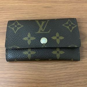 Vintage Authentic Louis Vuitton 6-Key Holder 8912ET